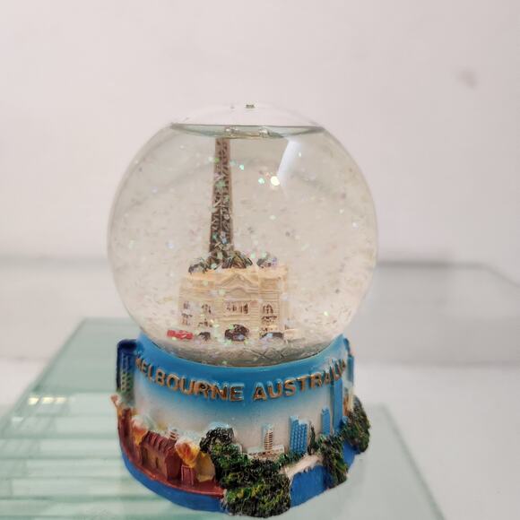 Snow Globe Melbourne Australia - Picture 1 of 5